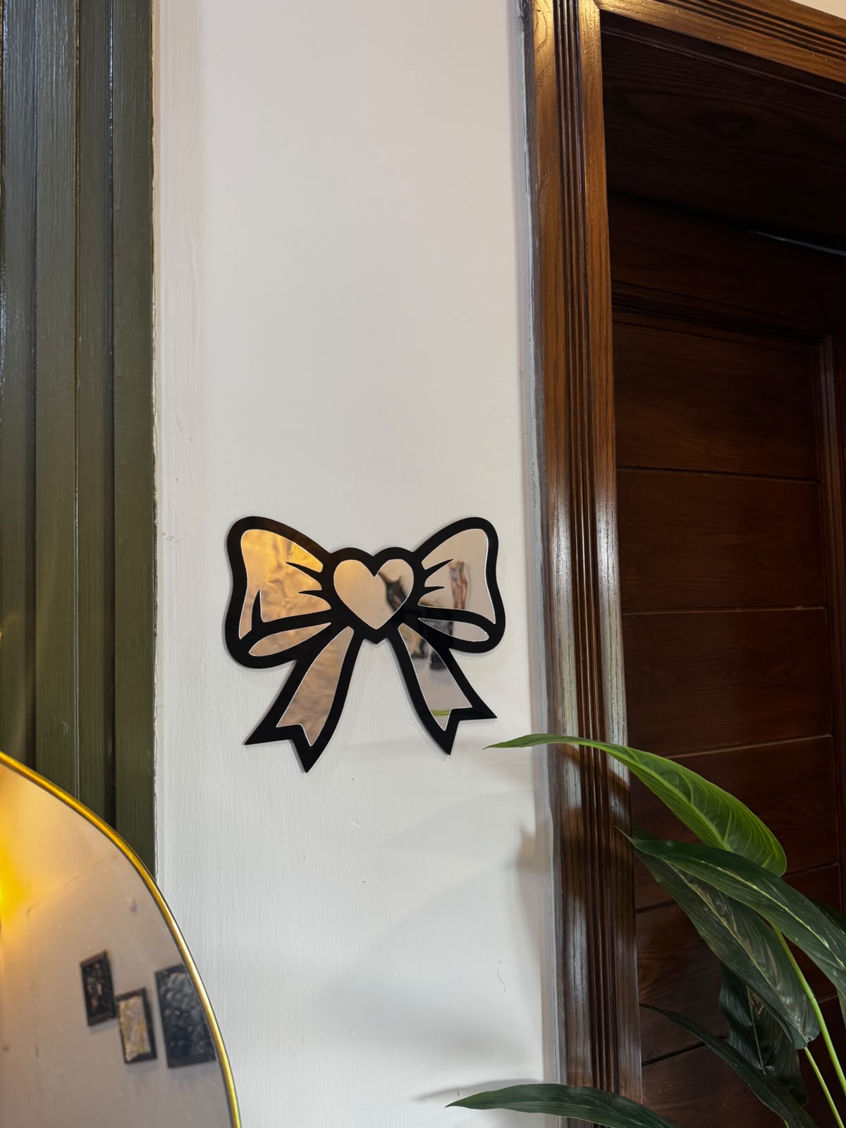 Mirror bow wall art
