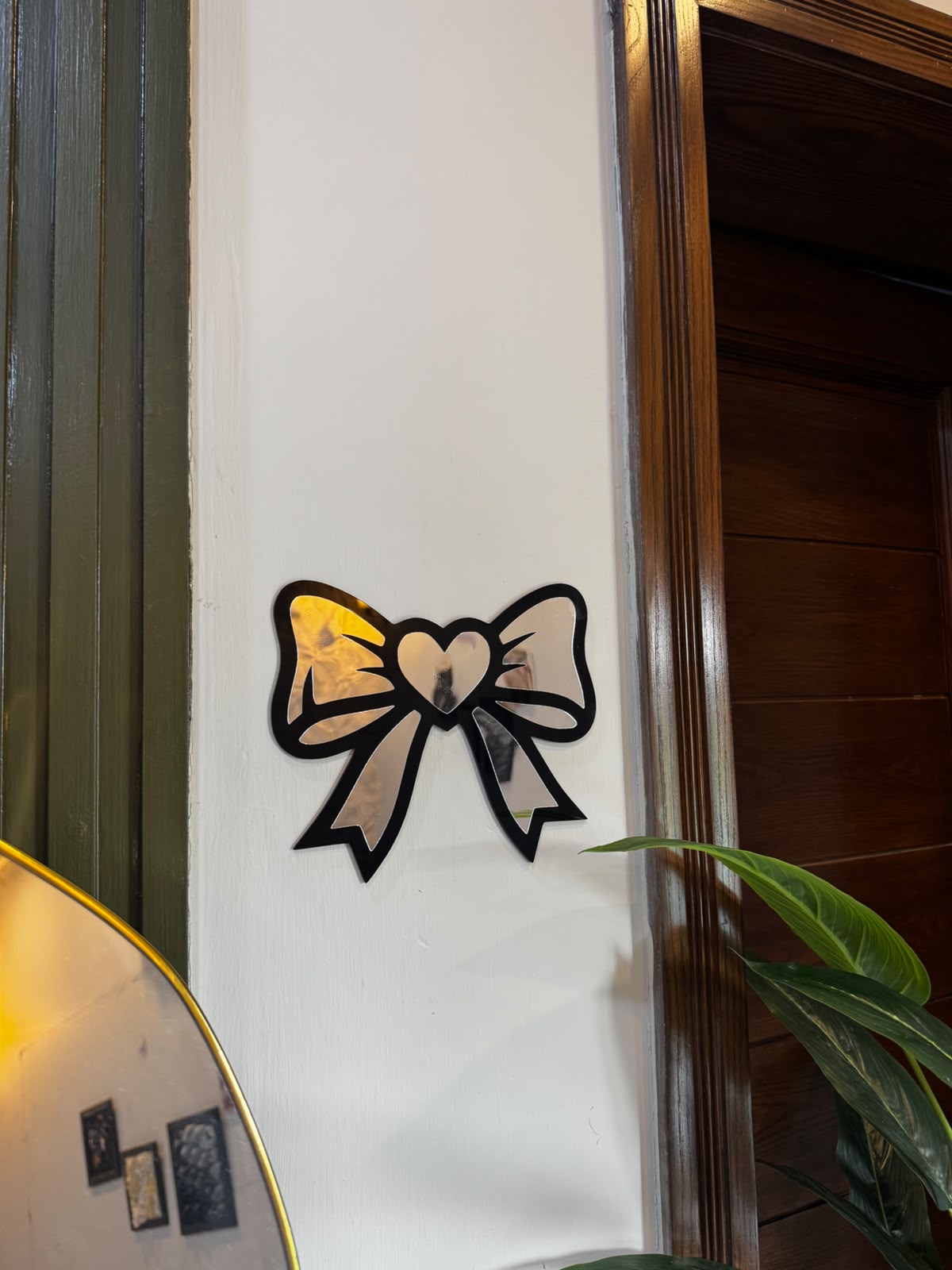 Mirror bow wall art