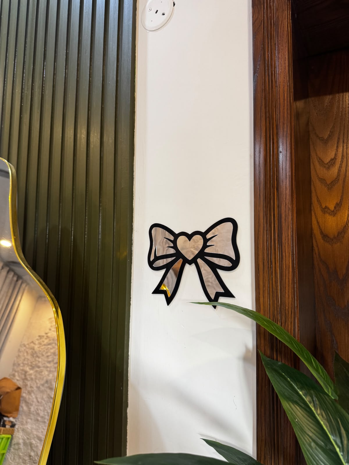 Mirror bow wall art